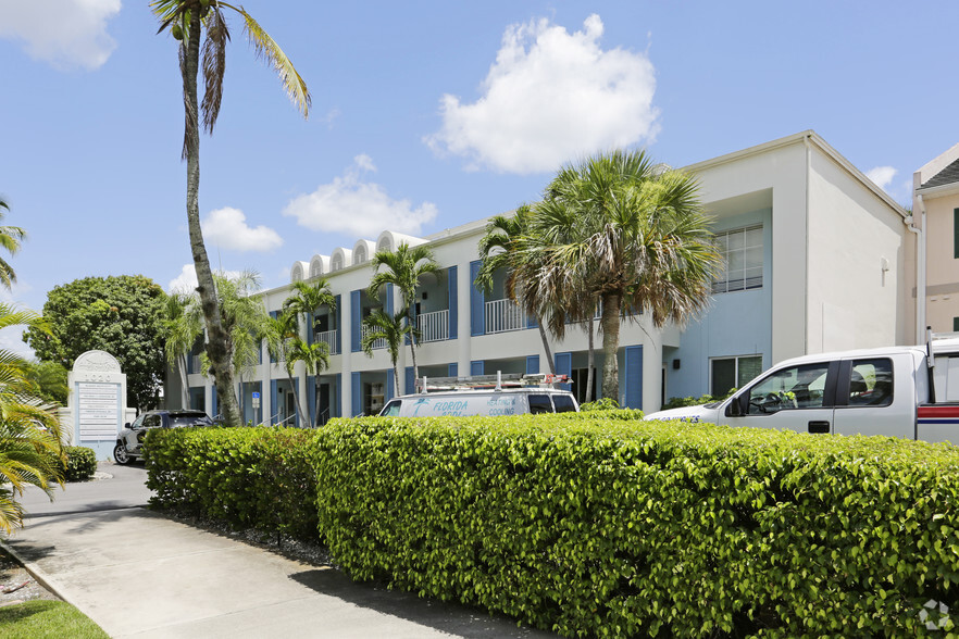 1020 8th Ave S, Naples, FL for rent - Primary Photo - Image 3 of 7