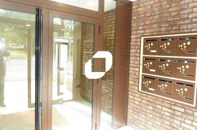 8 Avenue Leon Harmel, Antony to rent - Lobby - Image 2 of 4