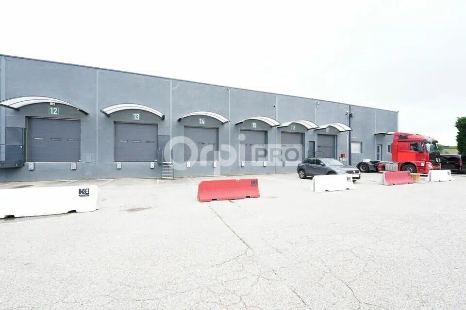 Industrial in Corbas to rent Building Photo- Image 1 of 4