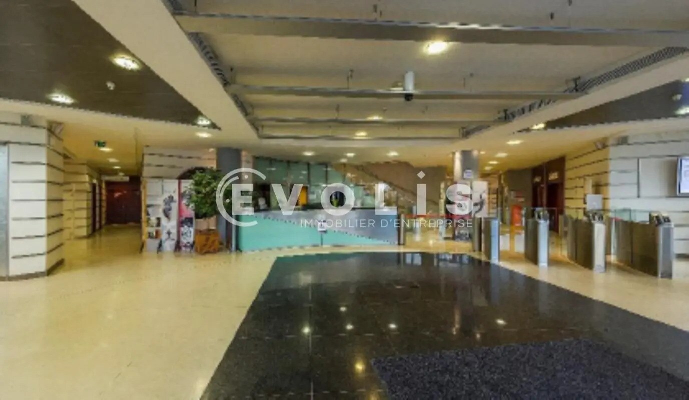 1-3 Boulevard De L'Europe, Poissy to rent Lobby- Image 1 of 3