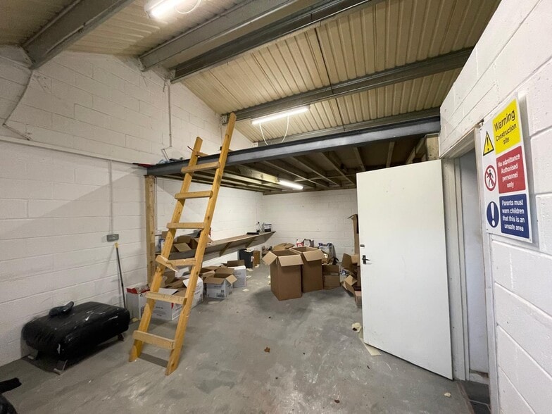 St Andrews Way, Livingston to rent - Building Photo - Image 3 of 14