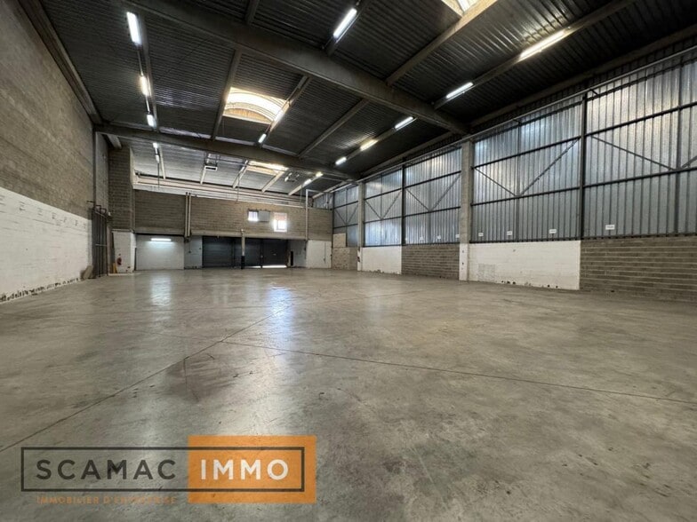 Industrial in LIEUSAINT to rent - Building Photo - Image 3 of 7