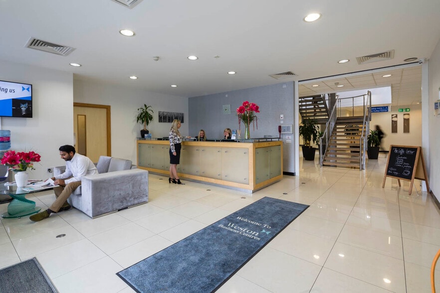 Hawkins Rd, Colchester to rent - Lobby - Image 2 of 12