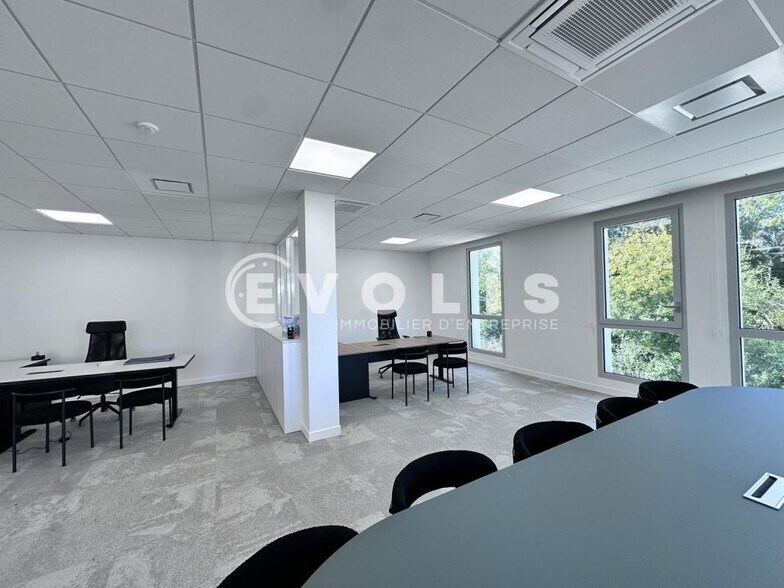 Retail in Serris for sale - Building Photo - Image 2 of 13