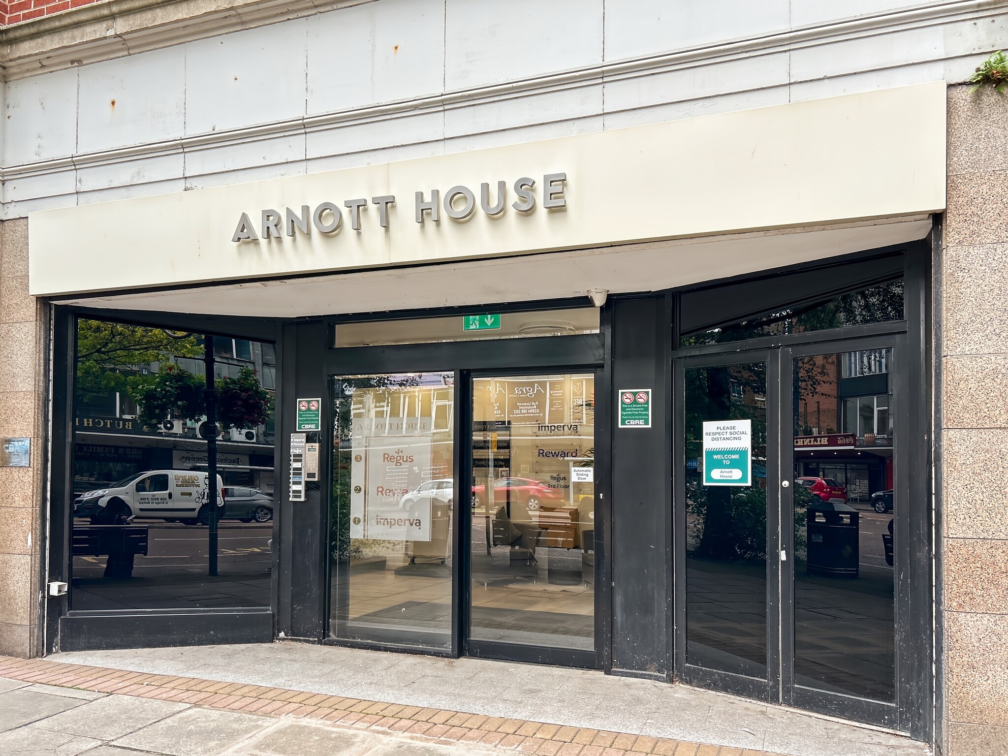 12-16 Bridge St, Belfast to rent Interior Photo- Image 1 of 11
