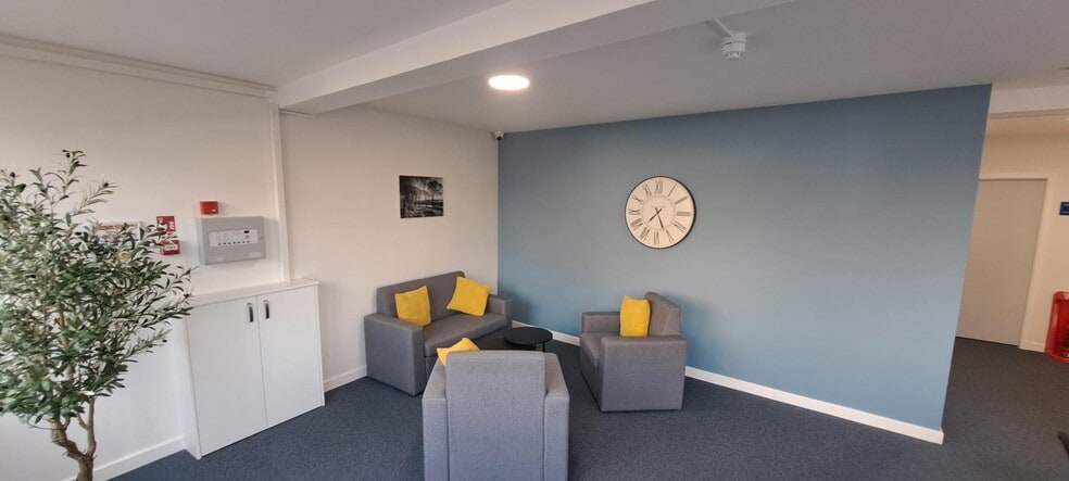 8 High St, Inverurie to rent - Building Photo - Image 1 of 2