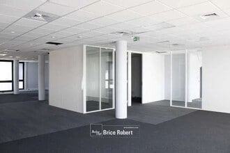 Office in Villeurbanne to rent Interior Photo- Image 1 of 5