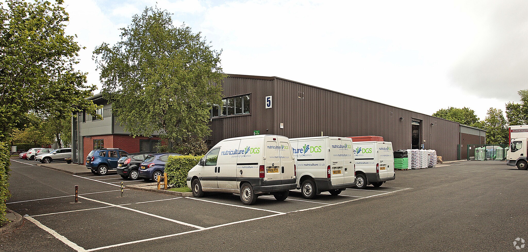 3-5 Paddock Rd, Skelmersdale to rent Primary Photo- Image 1 of 16