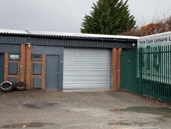 4-10 Roland Ct, York for sale - Primary Photo - Image 1 of 1