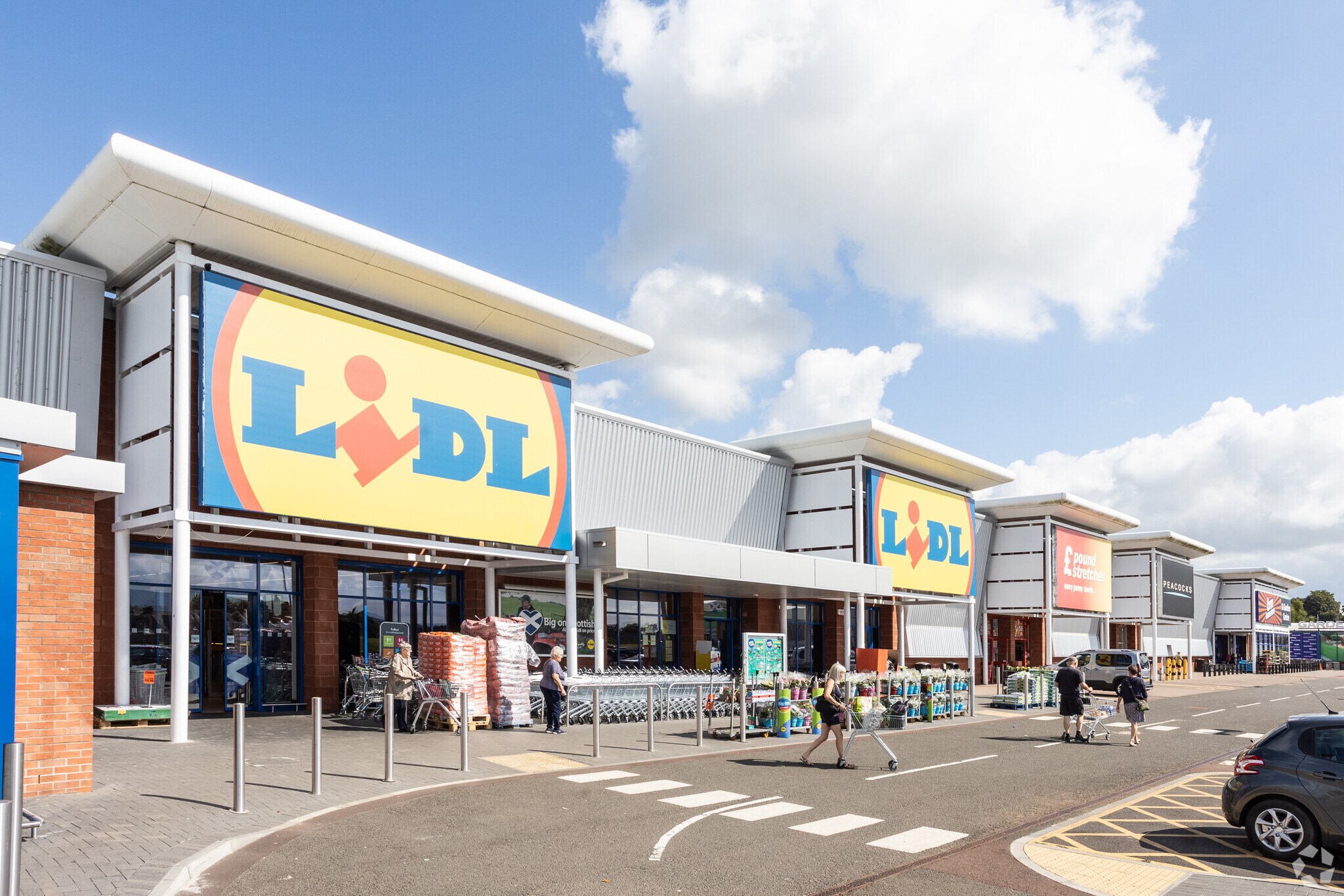 Old Market Rd, Lanark to rent Primary Photo- Image 1 of 5