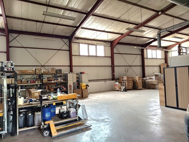 Light Industrial in Le Beausset to rent - Building Photo - Image 3 of 9