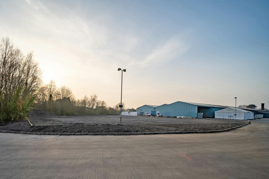 Yspitty Rd, Llanelli to rent - Building Photo - Image 3 of 11