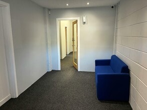 24 Payne St, Glasgow to rent Interior Photo- Image 2 of 14
