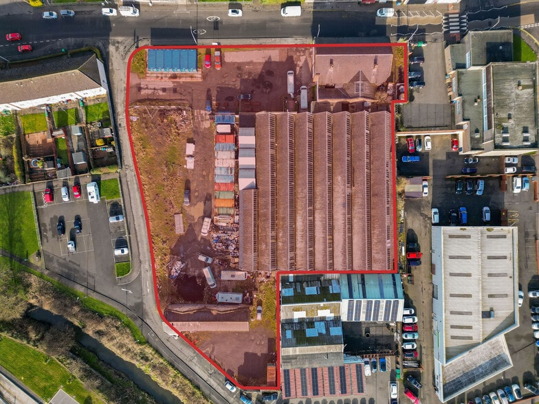 Large Retail Warehouse/ Redevelopment portfolio of 2 properties for sale on LoopNet.co.uk - Building Photo - Image 2 of 9