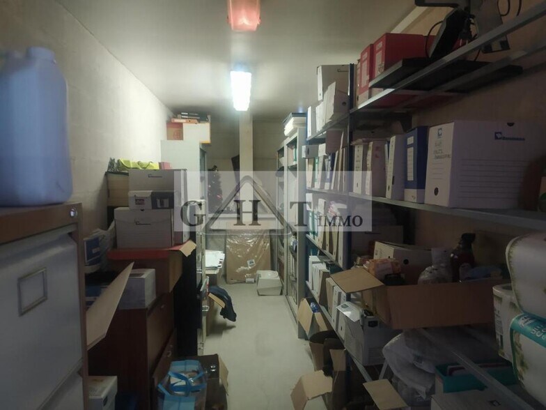 Industrial in Chelles for sale - Interior Photo - Image 1 of 4