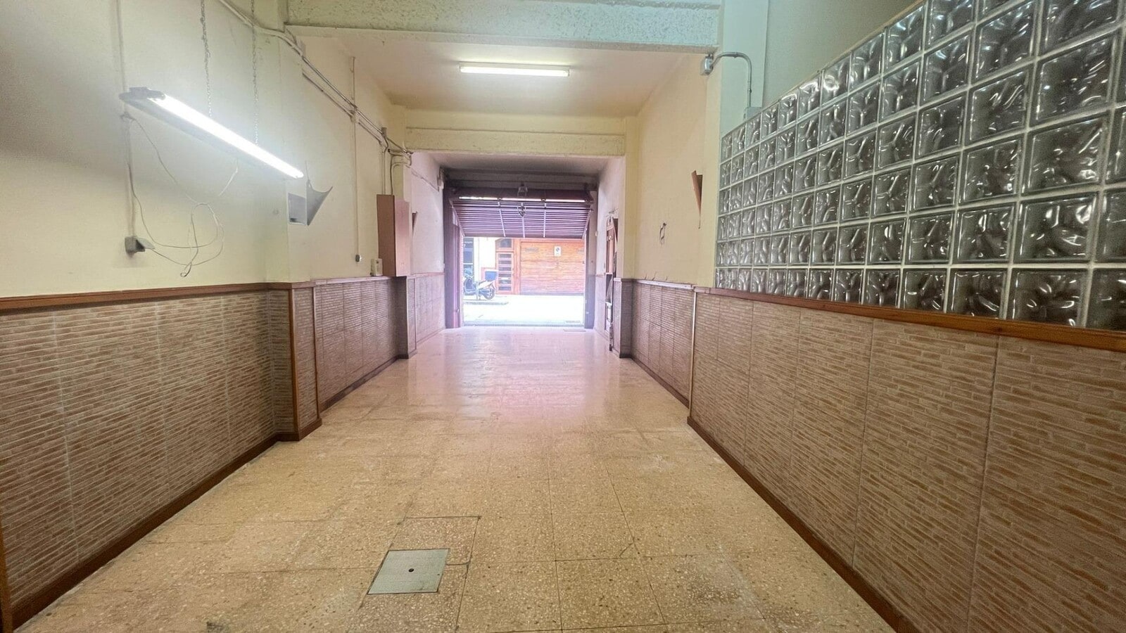 Santa Coloma de Gramenet, BAR 08921 - - - Interior Photo - Image 2 of 12