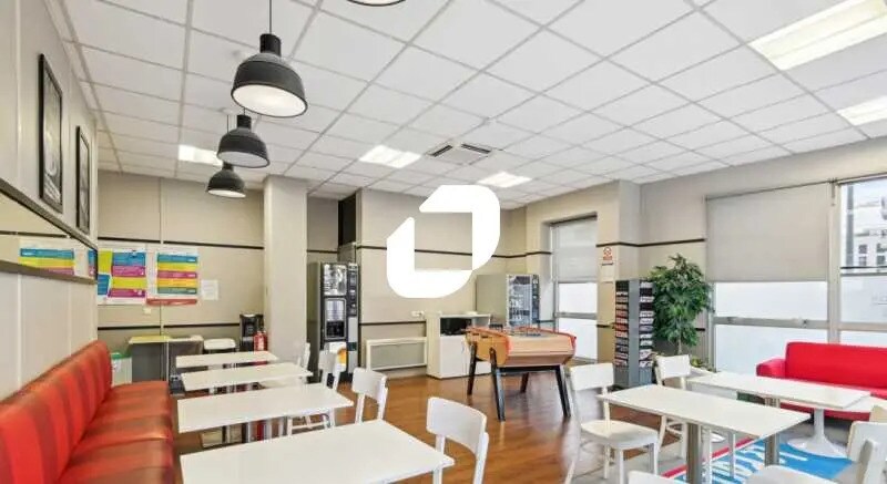 Light Industrial in Saint-Ouen-sur-Seine to rent - Building Photo - Image 3 of 10