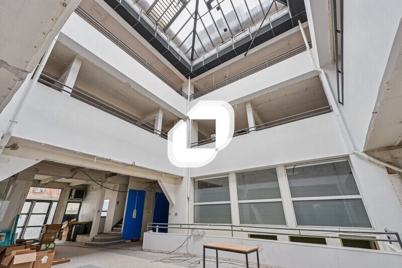 Light Industrial in Clichy for sale Building Photo- Image 1 of 8