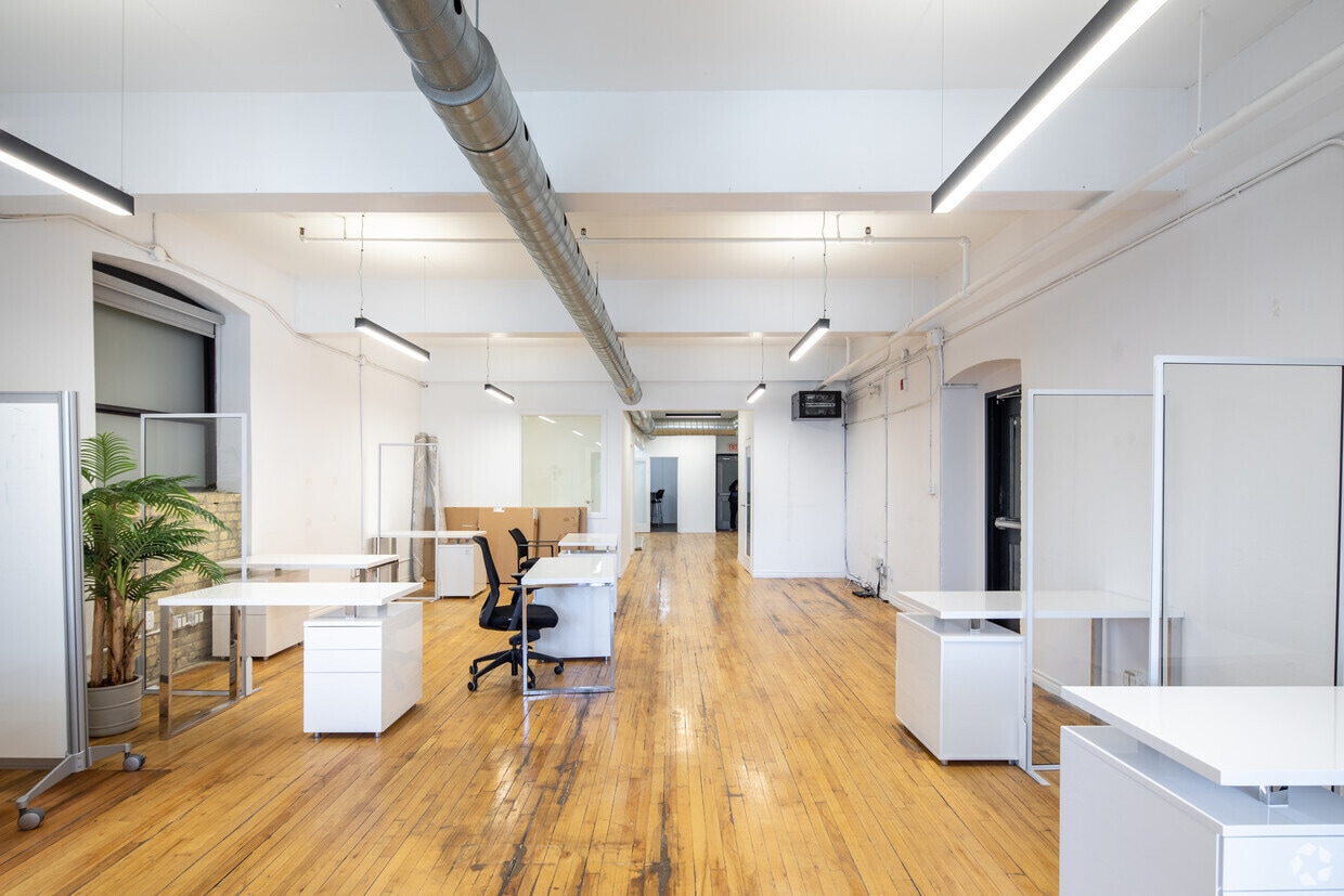 639 Queen St W, Toronto, ON to rent Interior Photo- Image 1 of 5