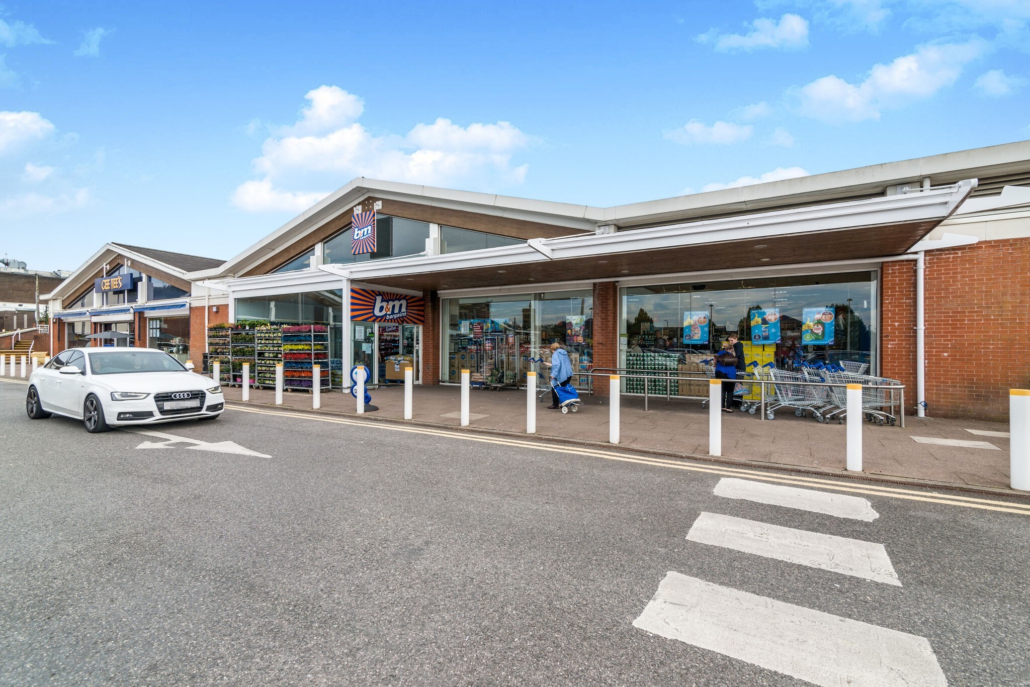 Pavilion Sq, Bolton to rent Primary Photo- Image 1 of 6