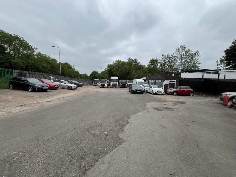 Barnet Bypass, South Mimms to rent - Building Photo - Image 2 of 7