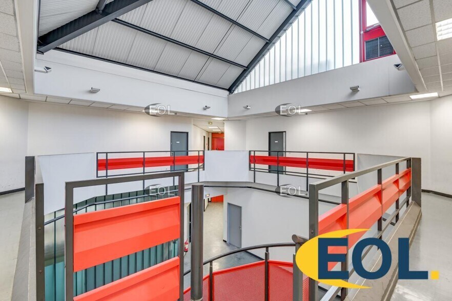 Light Industrial in Saint-Denis to rent - Interior Photo - Image 3 of 14