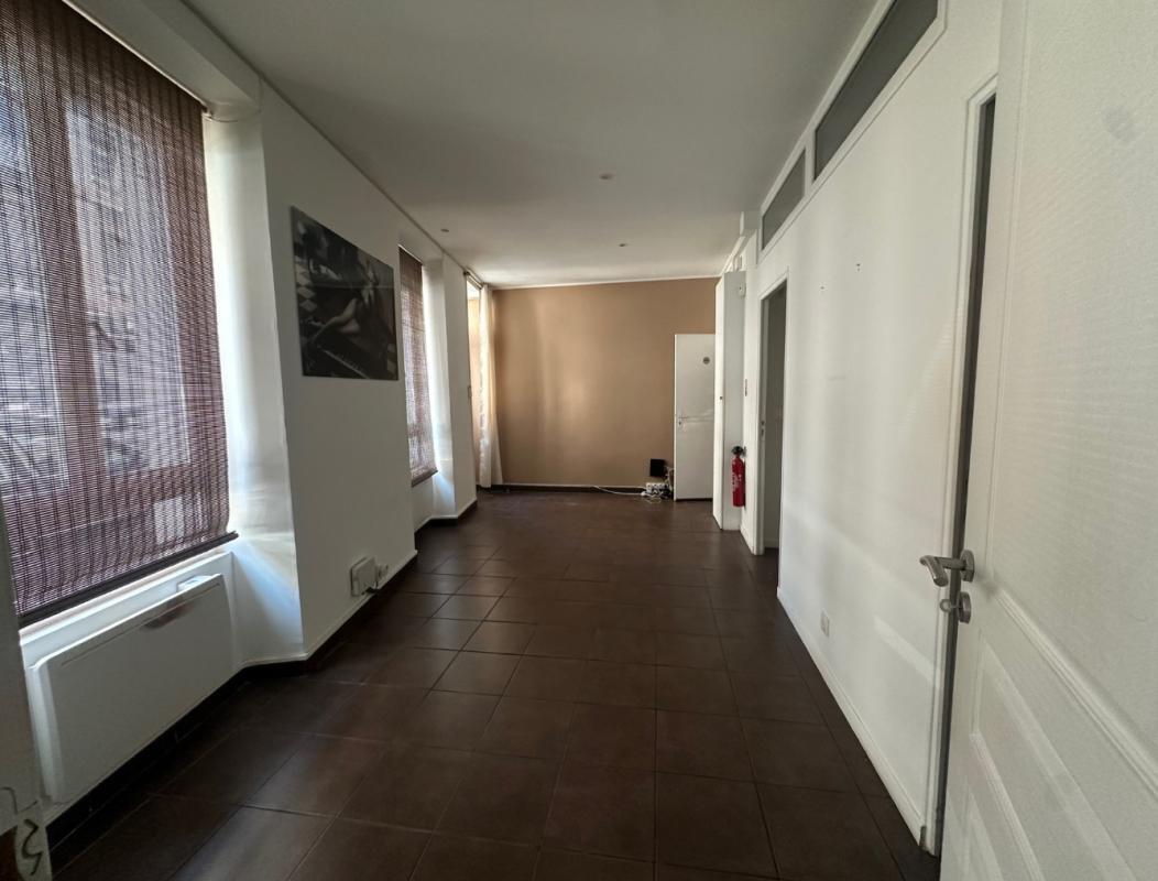Retail in Boulogne-Billancourt to rent Building Photo- Image 1 of 7
