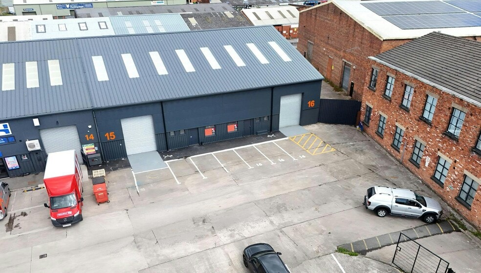 Leeds St, Wigan to rent - Building Photo - Image 1 of 5