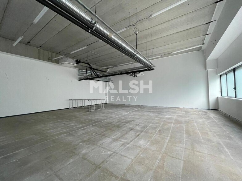 Rue Des Rosiéristes, Champagne-au-Mont-d'Or to rent - Interior Photo - Image 2 of 13