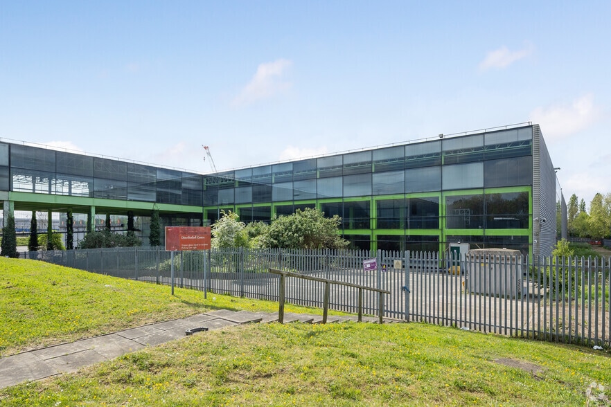 Green Park Way, Greenford to rent - Primary Photo - Image 1 of 3