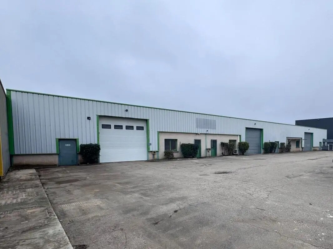Light Industrial in Pusignan for sale Building Photo- Image 1 of 6