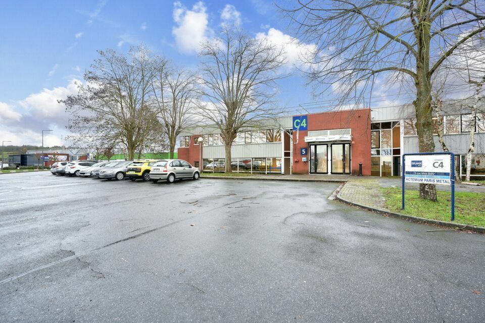 Light Industrial in Saint-Thibault-des-Vignes to rent Building Photo- Image 1 of 13