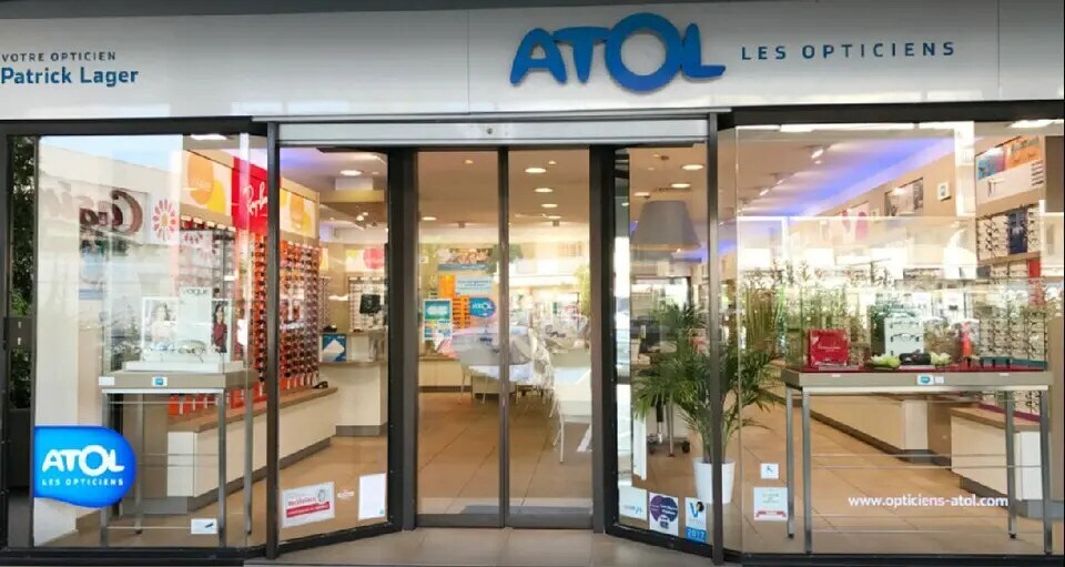 Retail in Bron to rent Lobby- Image 1 of 4