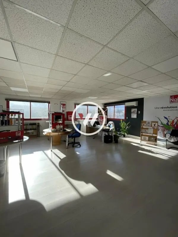 Location Local d'activités 170 m² à 1 047 m² - Photo 1