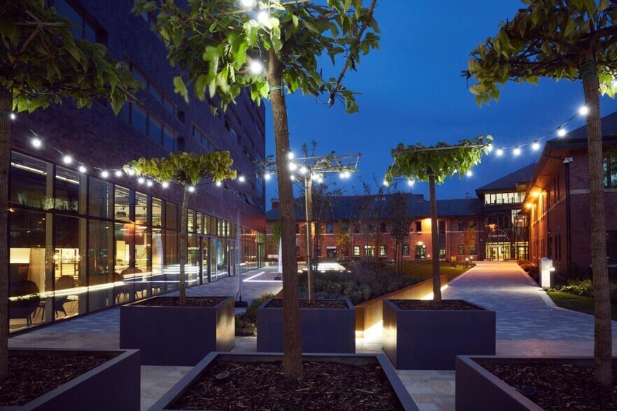 Lloyd St N, Manchester to rent - Building Photo - Image 3 of 9