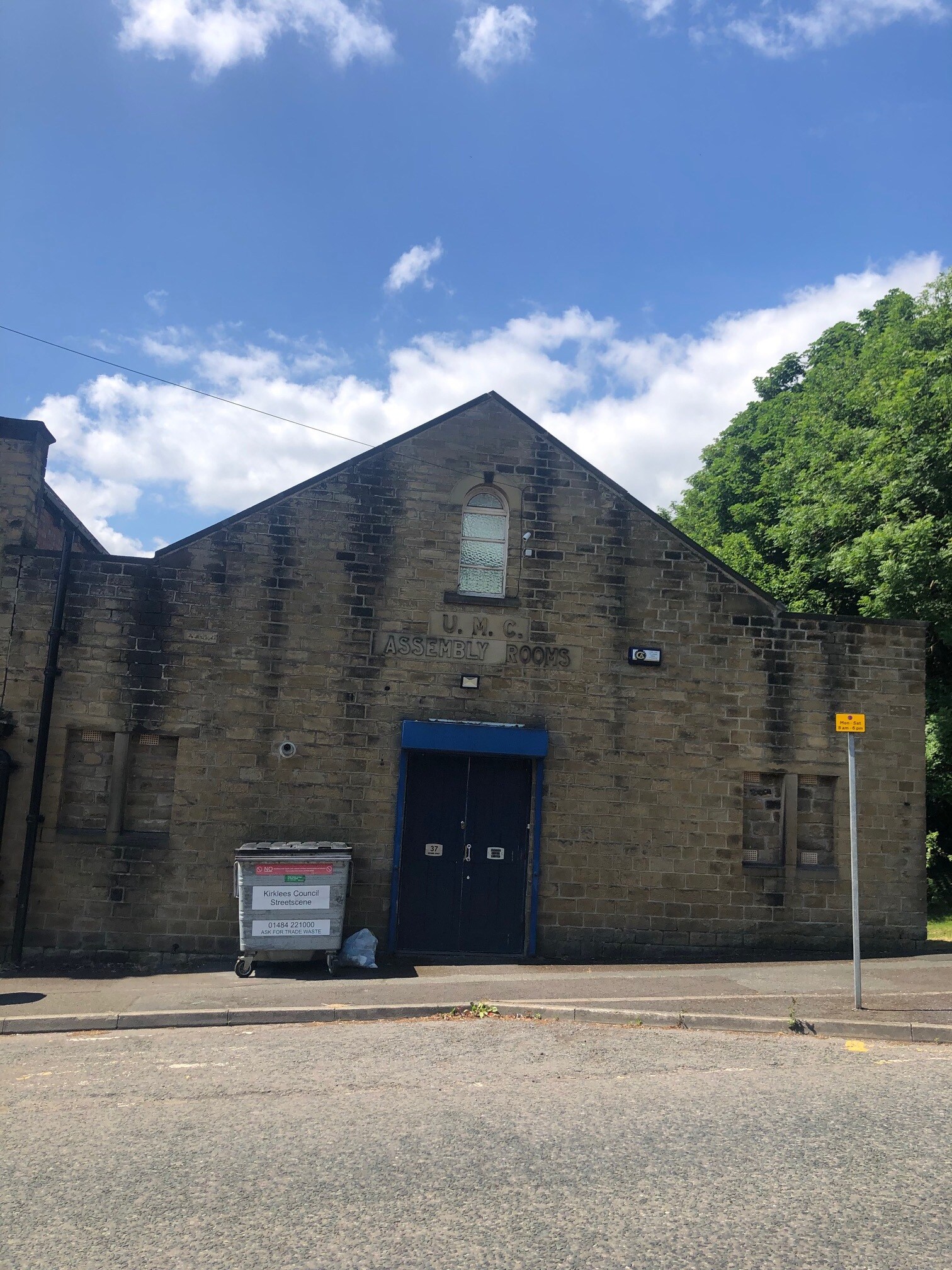 37 Victoria Rd, Huddersfield for sale Primary Photo- Image 1 of 1
