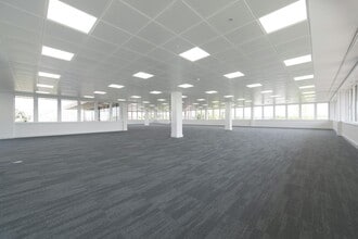 13 Colonial Way, Watford to rent Interior Photo- Image 1 of 2