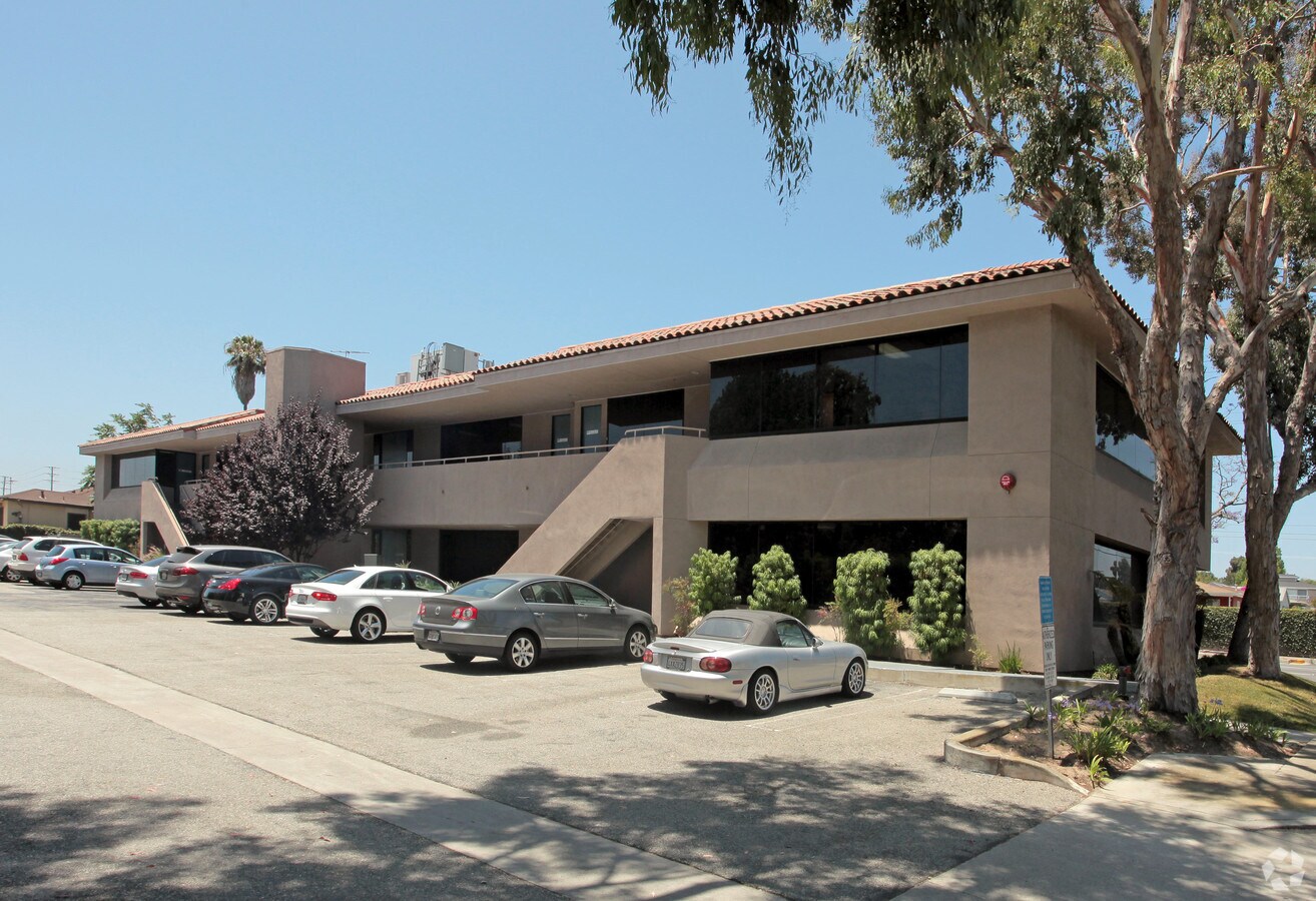 1010 Crenshaw Blvd, Torrance 90501 UK