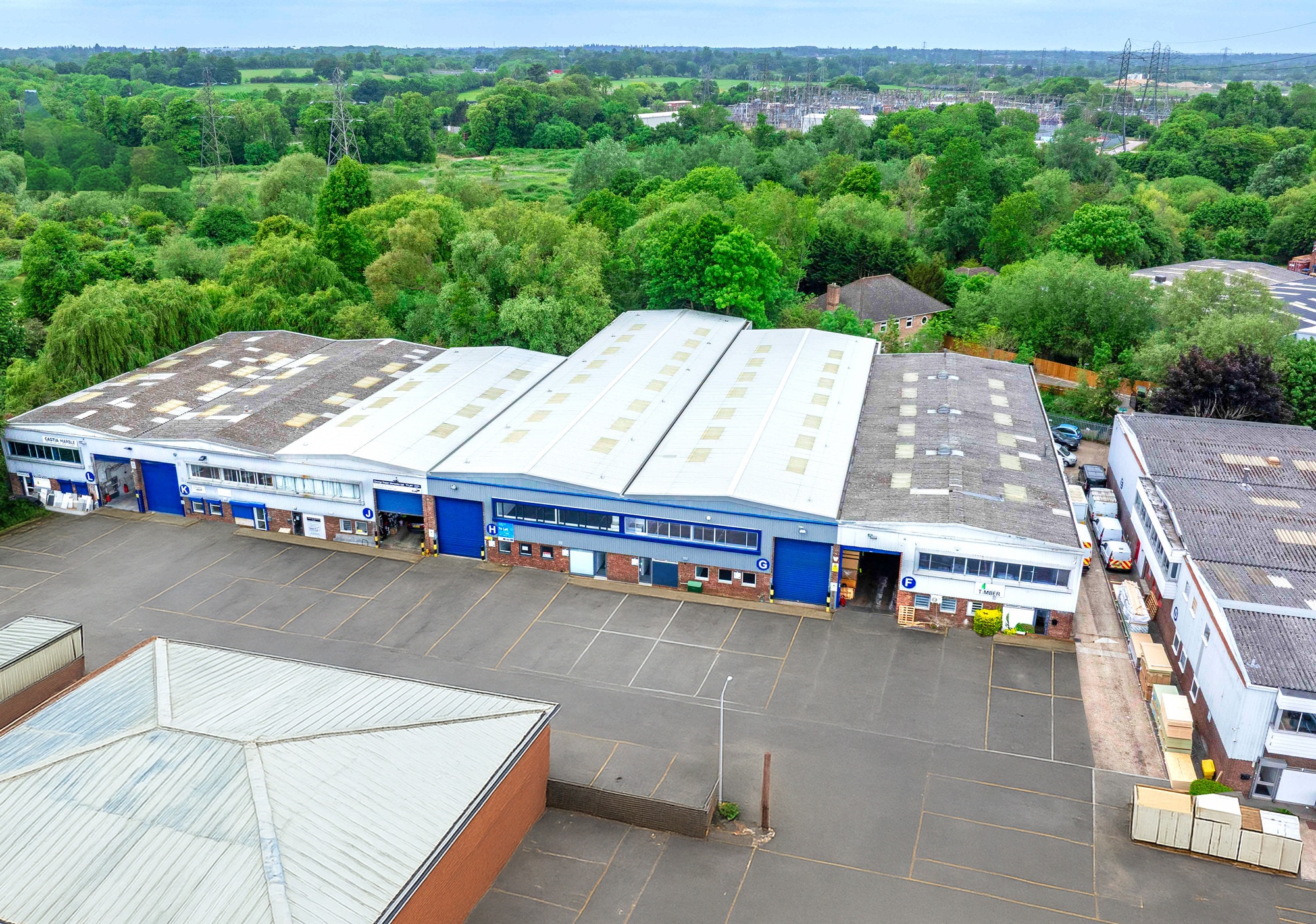 Eskdale Rd, Uxbridge to rent Building Photo- Image 1 of 2