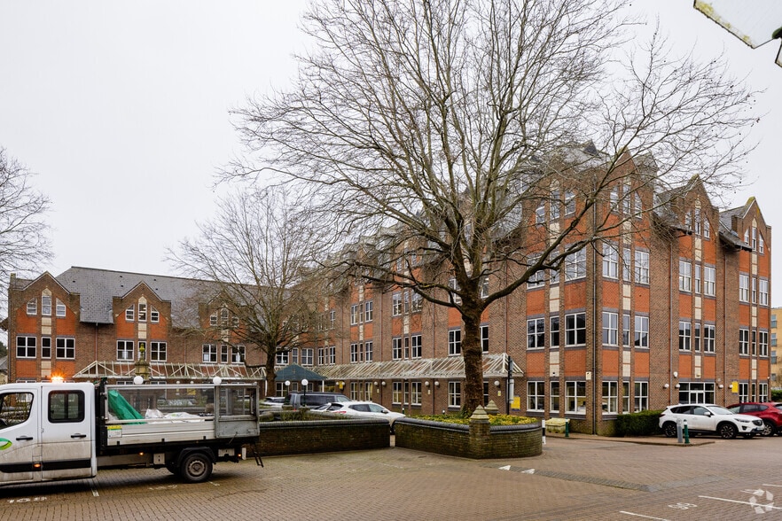 4 Victoria St, St. Albans to rent - Building Photo - Image 2 of 2