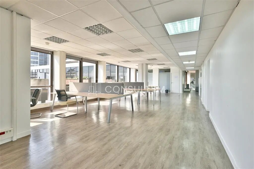 Office in Saint-Cloud to rent Building Photo- Image 1 of 9
