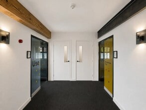 Ardwick Green N, Manchester to rent Interior Photo- Image 2 of 5