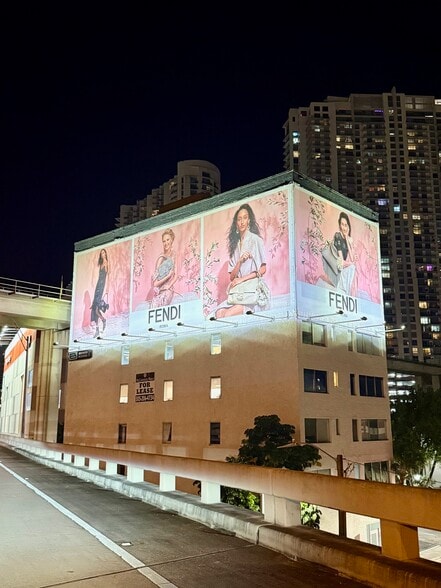 111 SW 3rd St, Miami, FL to rent - Building Photo - Image 2 of 24