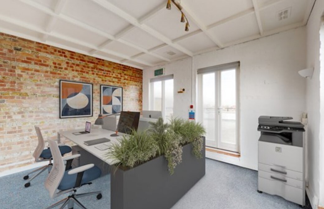 15 Lots Rd, London to rent Interior Photo- Image 1 of 4