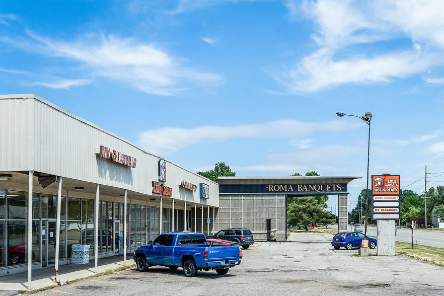 32550-32620 Cherry Hill Rd, Garden City, MI for sale - Building Photo - Image 1 of 1