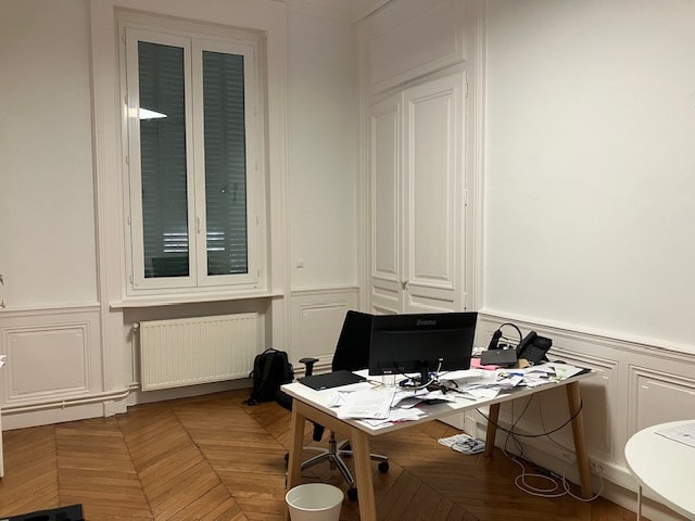 Retail in Lyon to rent - Building Photo - Image 3 of 30