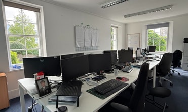 45 Devon Sq, Newton Abbot to rent Interior Photo- Image 1 of 2