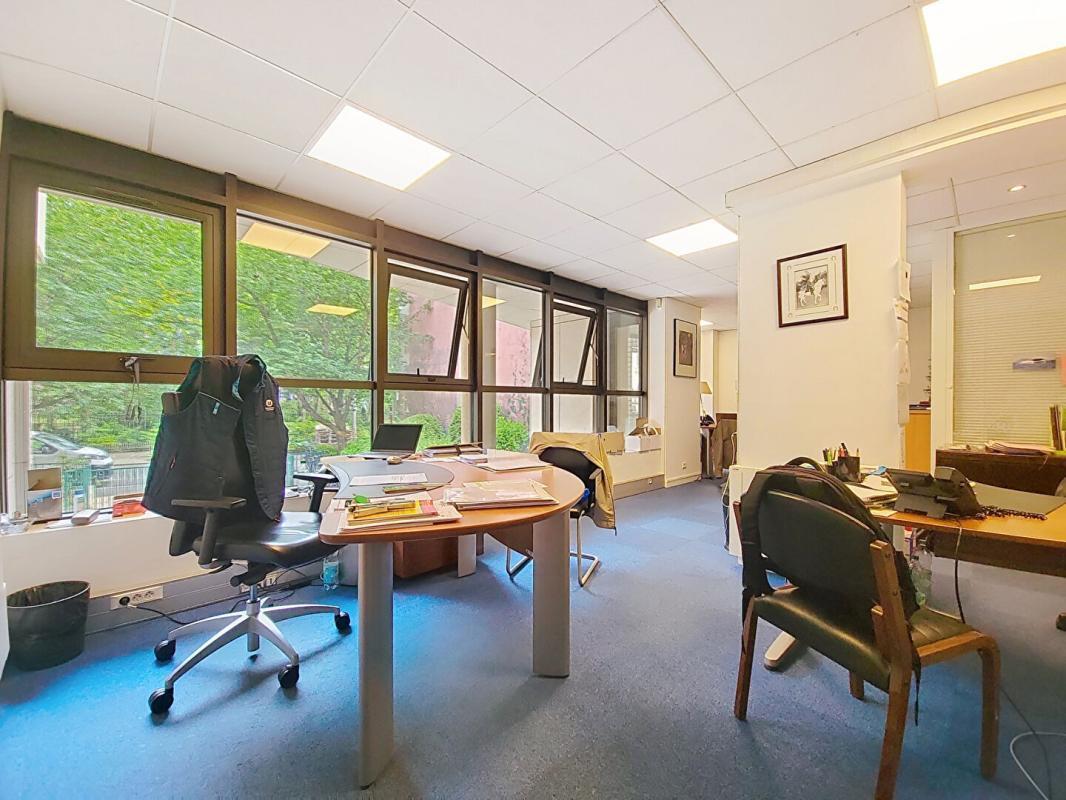 Build-to-Rent in Levallois-Perret for sale Building Photo- Image 1 of 11