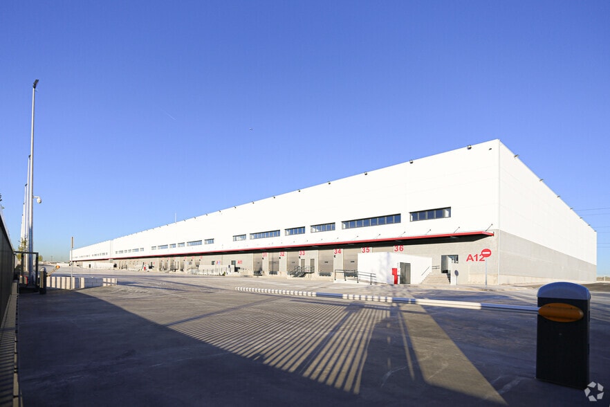 Calle Severo Ochoa, 7, Getafe, Madrid to rent - Building Photo - Image 2 of 7