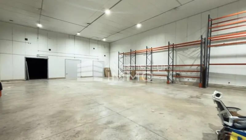 Light Industrial in Meaux to rent Building Photo- Image 1 of 7